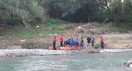 Rescatan a hombre que fue arrastrado por la corriente del río La Silla, en Juárez