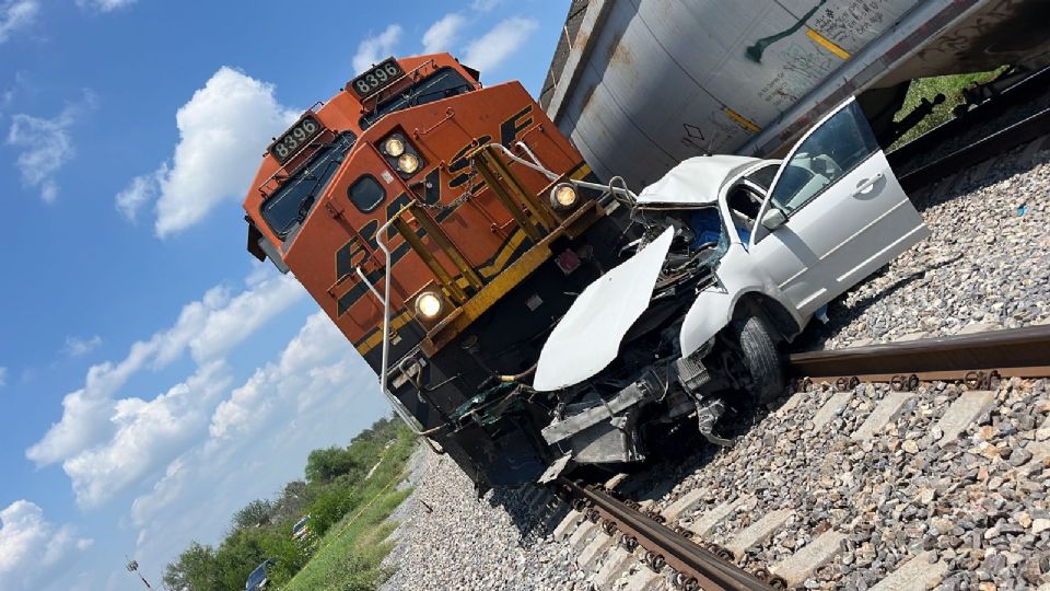 Choque deja 2 muertos en Anahuac.