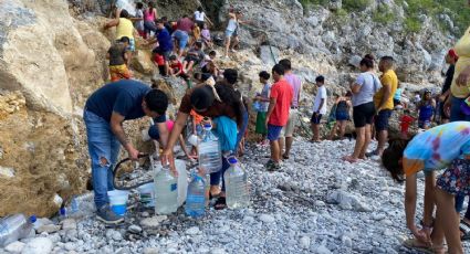 Habitantes de Santa Catarina van al parque La Huasteca a recolectar agua