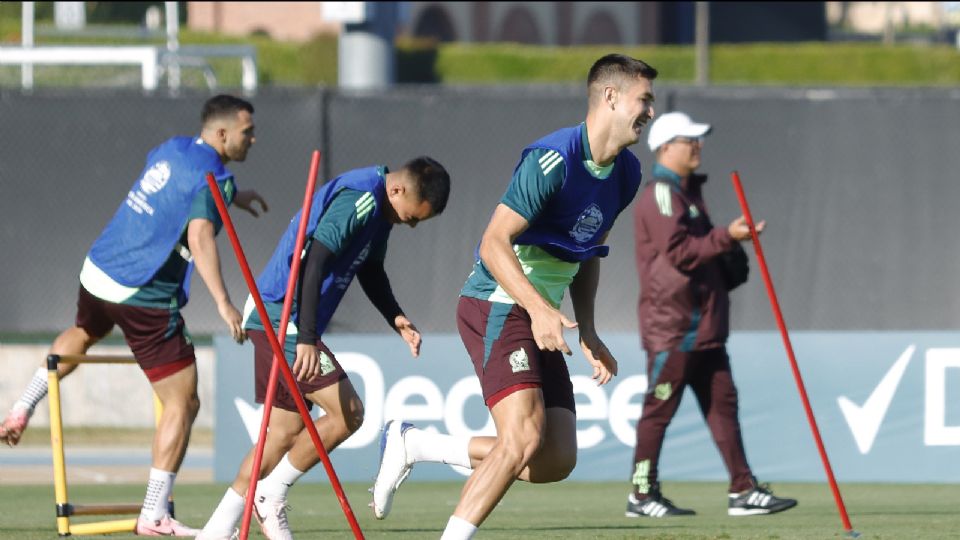 Cesar Montes de Mexico durante el entrenamiento.