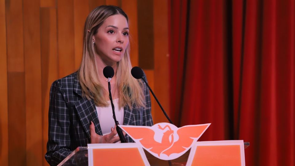 Mariana Rodríguez en rueda de prensa