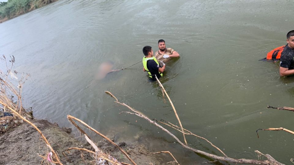 Hallan a una mujer muerta en el río Santa Catarina a su paso por Cadereyta.