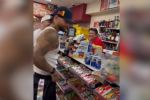 Captan a Maluma comprando cerveza en tienda de conveniencia en Monterrey