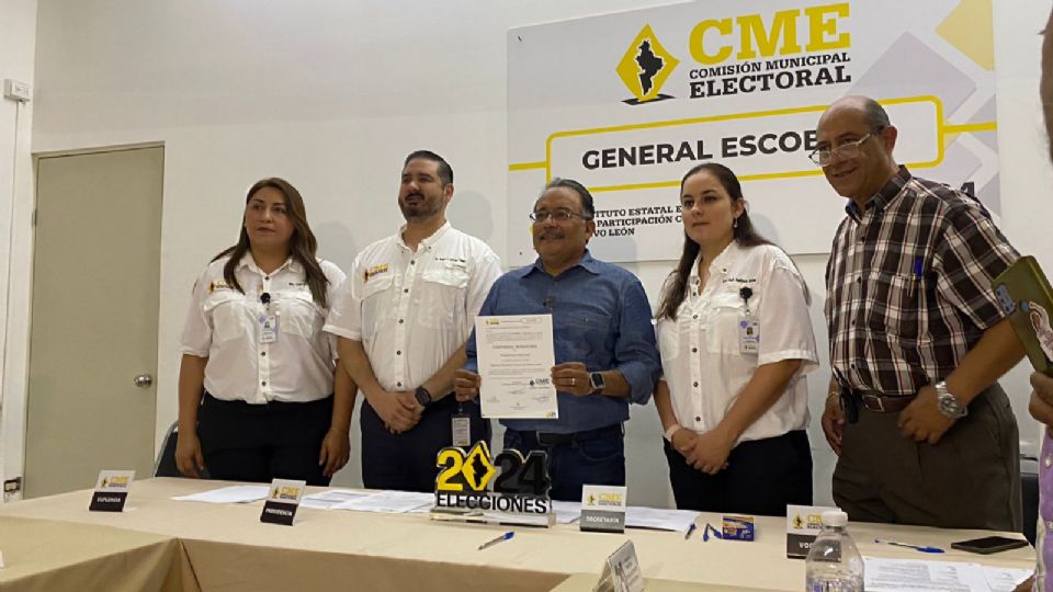 Mijes recibe constancia de mayoría en elección municipal de Escobedo.