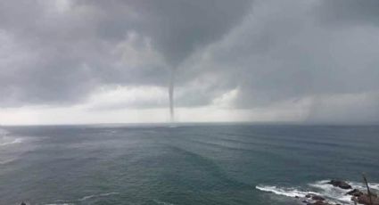 Se forma tromba marina en las bahías de Huatulco