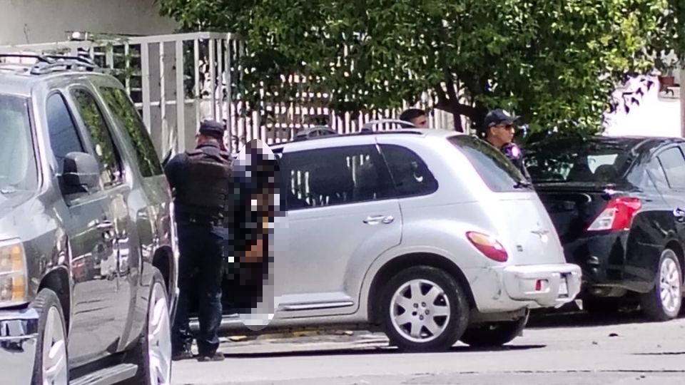 Asesinan a joven dentro de su auto en Guadalupe