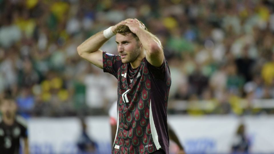 Santiago Gimenez de Mexico en lamento durante el juego ante Ecuador en la Copa America 2024