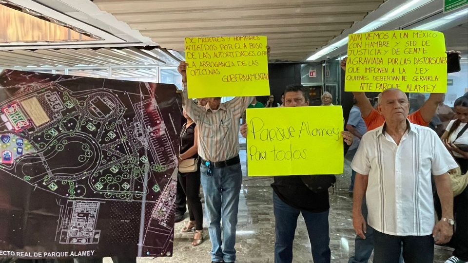 Vecinos se manifiestan contra obras en Parque Alamey