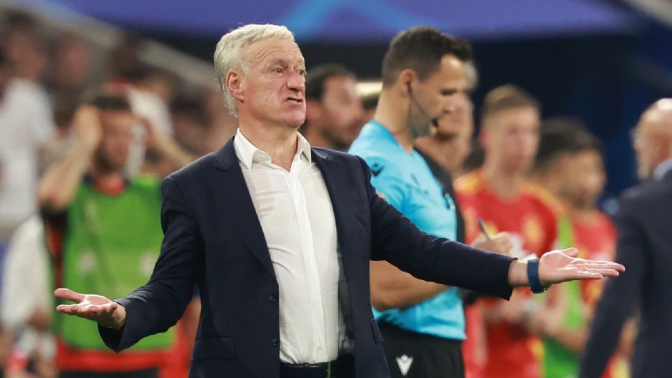 El entrenador Didier Deschamps reacciona durante el partido de semifinales de la EURO 2024 entre España y Francia.