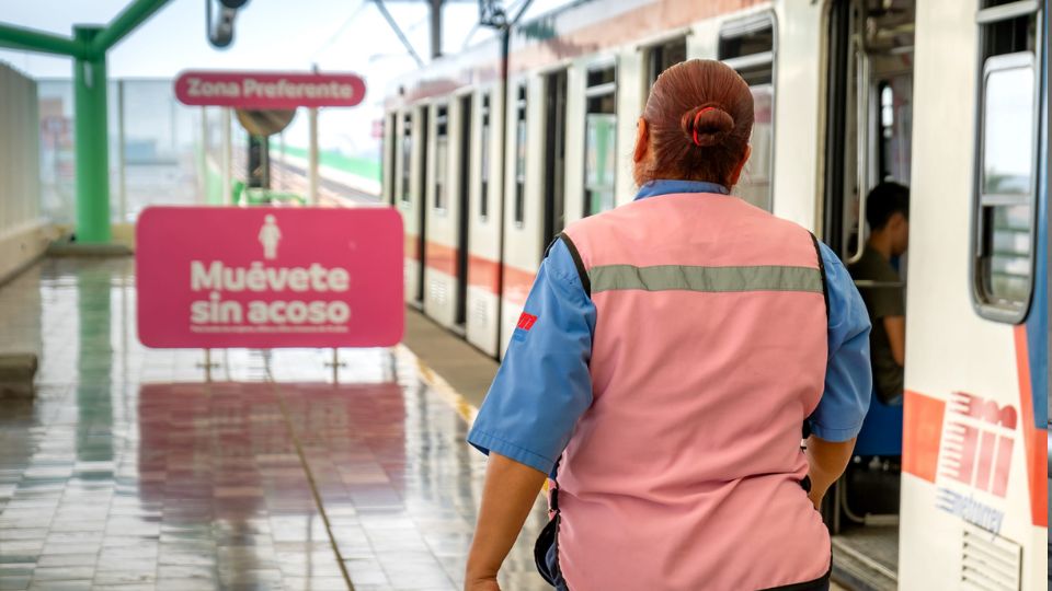 Guardia de seguridad de Metrorrey | Facebook / Metrorrey