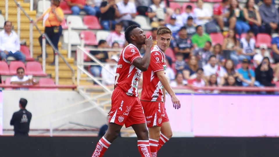 Cambindo aporta dos a la goleada de Necaxa a Puebla.