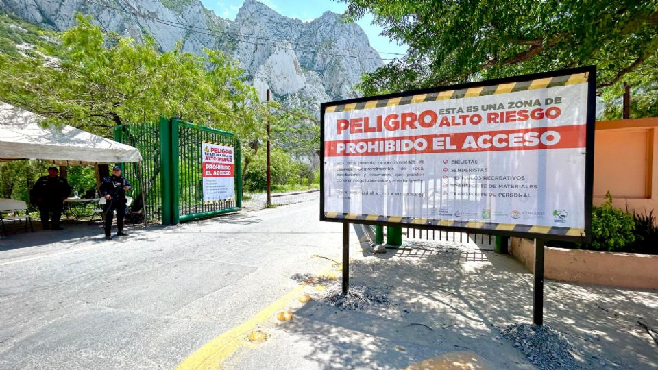 Acceso principal a La Huasteca.