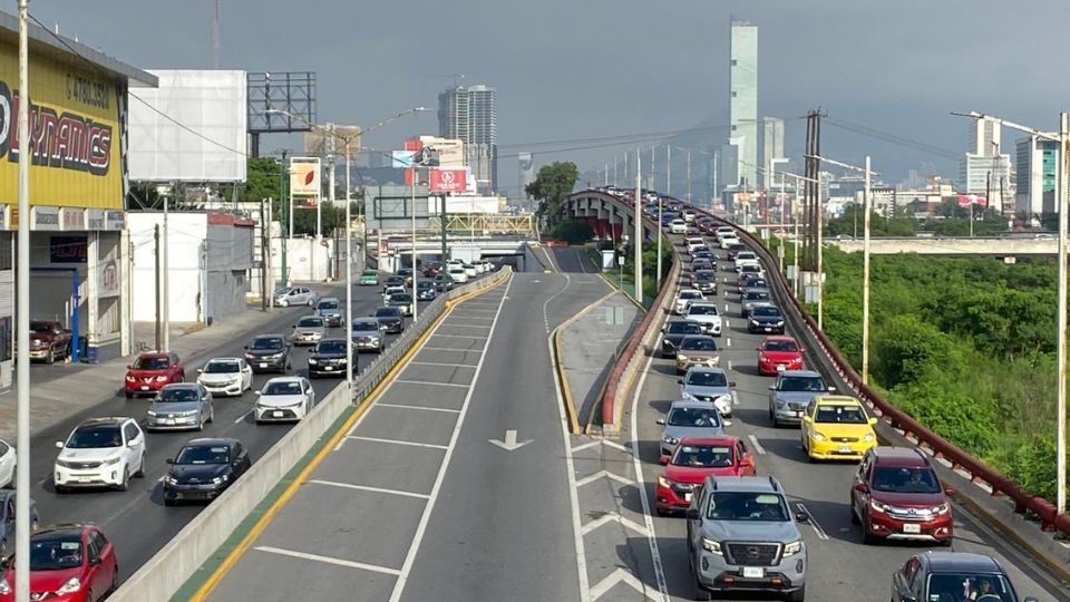 Tráfico en avenida Morones Prieto