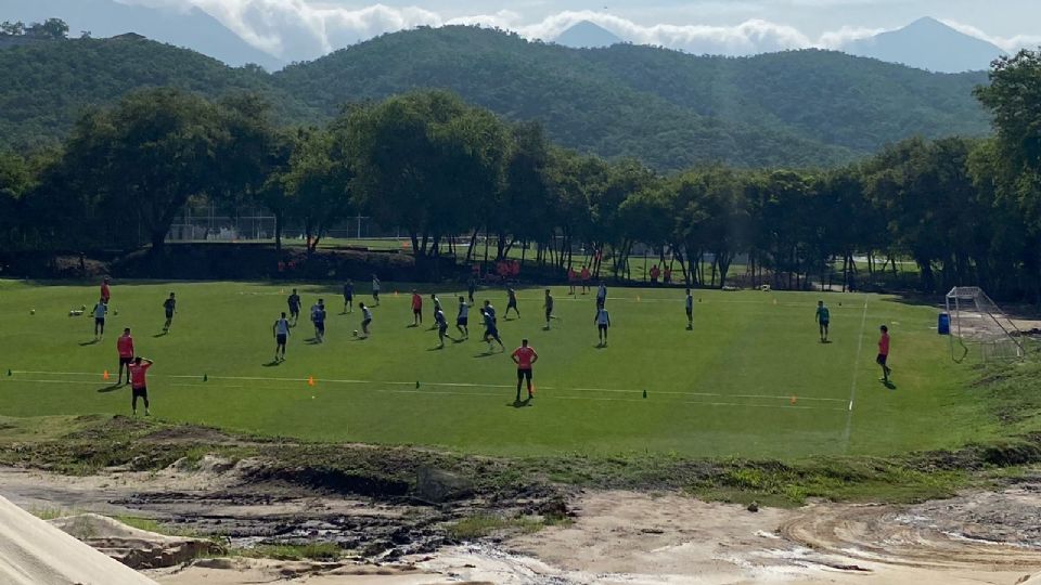 Gerardo Arteaga volvió a entrenar al parejo con Rayados este lunes.