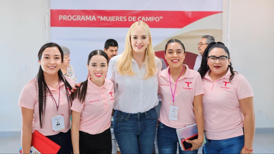 Diana Luz Gutiérrez González (centro) junto a trabajadoras del Estado | Facebook / Mujeres Tamaulipas