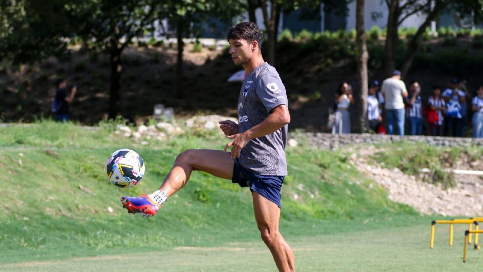 Óliver Torres entrena por primera vez con Rayados