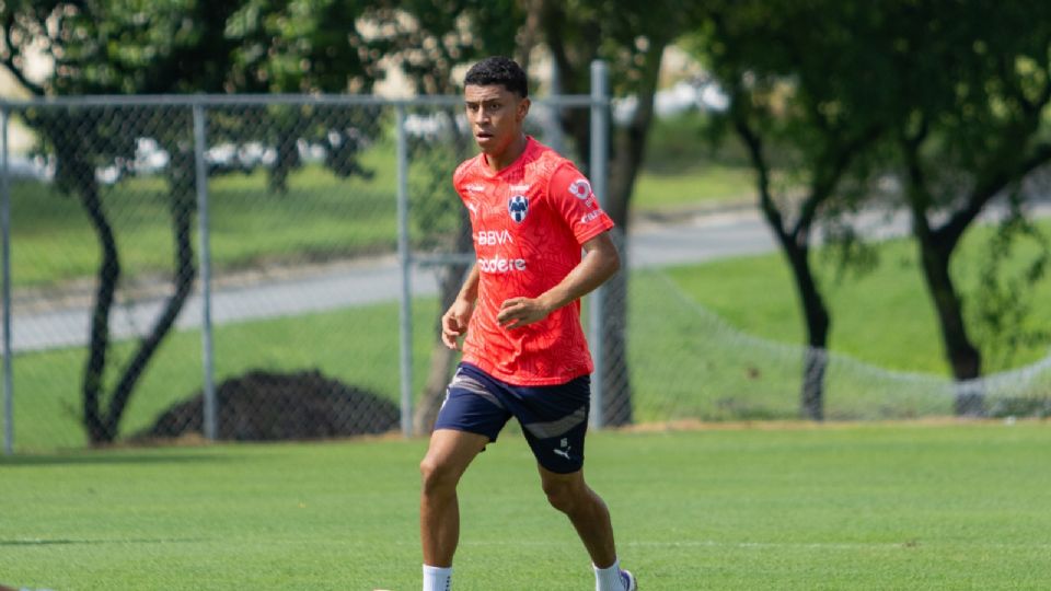 Johan Rojas sería titular con Rayados para enfrentar a Necaxa