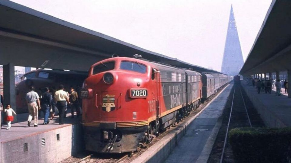 Fotografía de una de las unidades del tren El Regiomontano