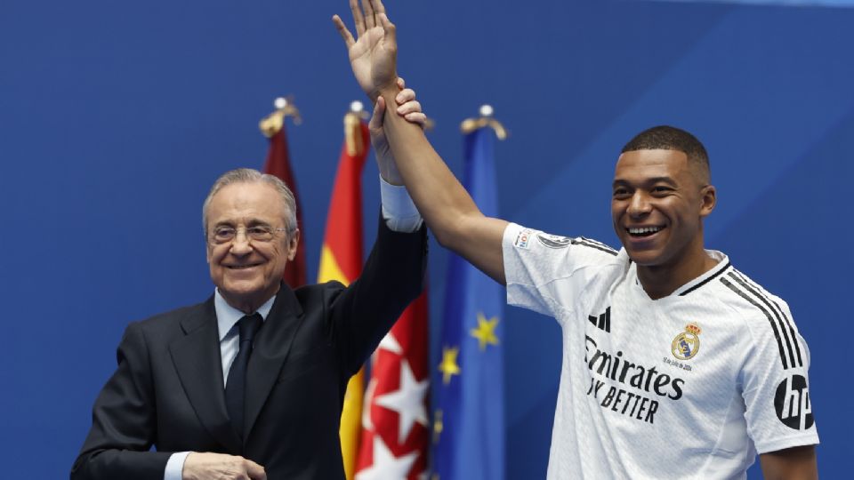 El presidente del Real Madrid, Florentino Pérez durante la presentación del francés Kylian Mbappé como nuevo jugador del club, en el estadio Santiago Bernabéu.