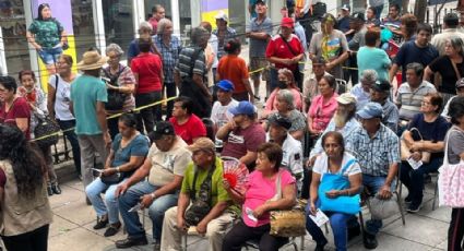 Largas filas de hasta 200 abuelitos en Banco del Bienestar en Monterrey