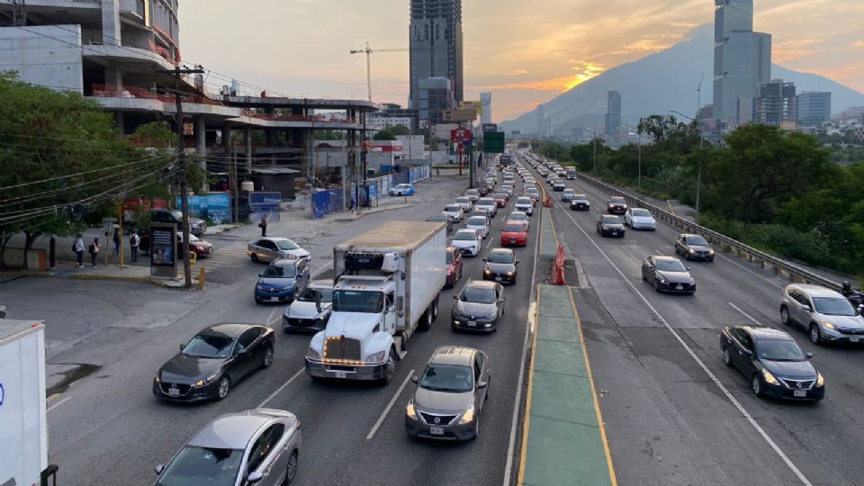 Tráfico en avenida Morones Prieto. Miércoles 17 de julio 2024.