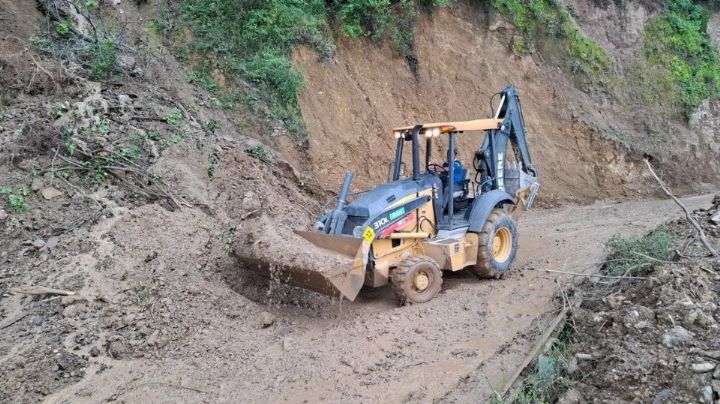 Reabren carretera a Cola de Caballo tras deslave