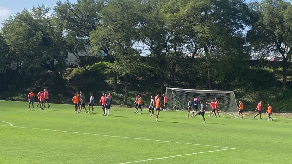 ¡Rayados reanuda entrenamientos! Berterame se integra al equipo, Torres solo pruebas físicas y bajas por selección.