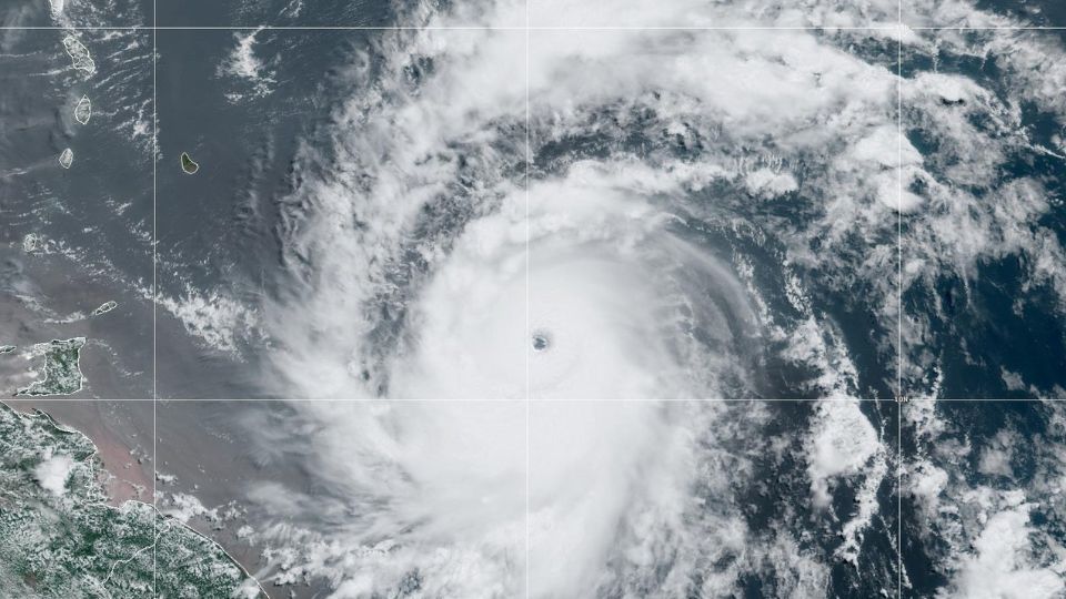 Huracán Beryl | X / @NOAA_HurrHunter