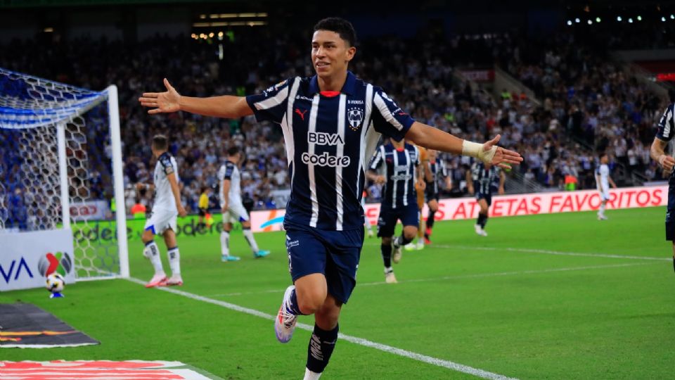 Johan Rojas marcó su primer gol como albiazul ante Querétaro.