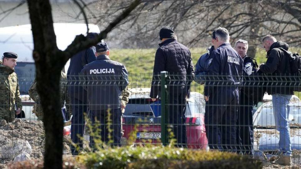 Policía croata en el lugar donde ocurrió la matanza