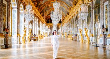 París 2024: Salma Hayek lleva la antorcha olímpica en el Palacio de Versalles