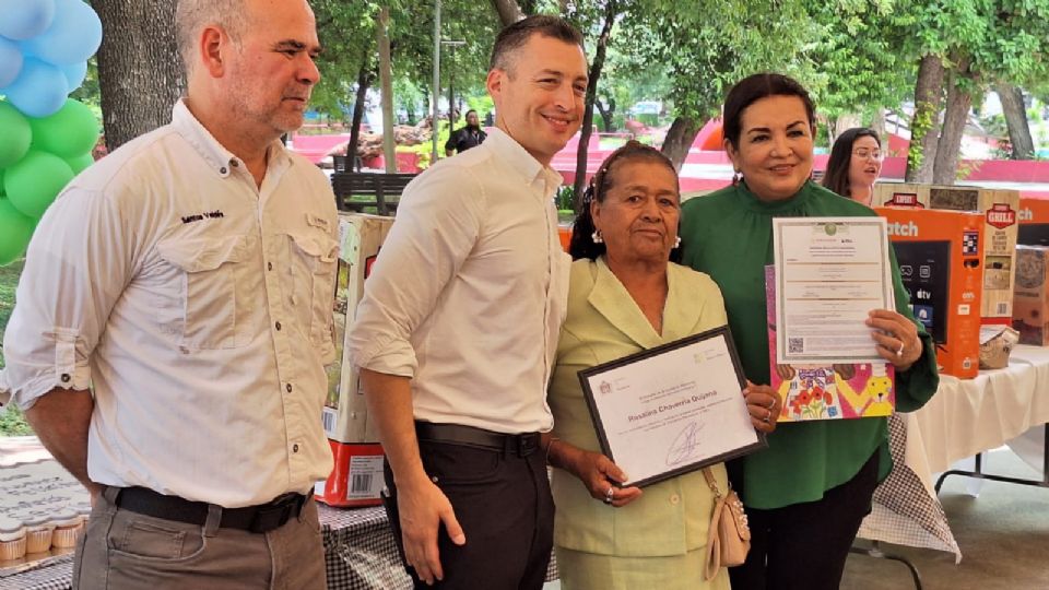 Luis Donaldo Colosio acompañado de algunos integrantes de su equipo de trabajo.