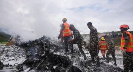 Video: Se estrella avión con 19 pasajeros en Nepal; solo sobrevive el piloto