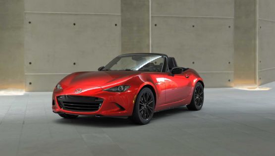 Joven pide a Mazda respetar precio de 520 pesos de un MX-5 2024