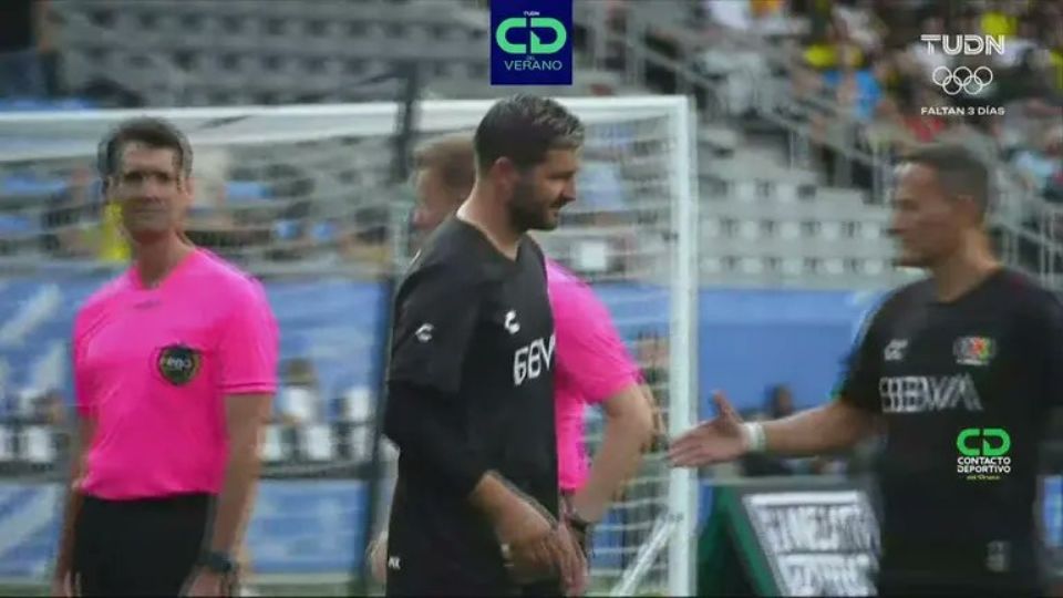 André-Pierre Gignac, figura de Tigres, generó revuelo al negarle el saludo a Luis Hernández