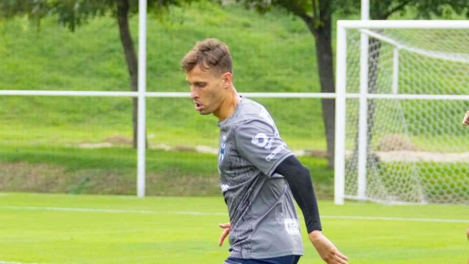 Sergio Canales se ha recuperado satisfactoriamente de su molestia en el tendón de Aquiles y ya entrena a la par de sus compañeros en Monterrey.