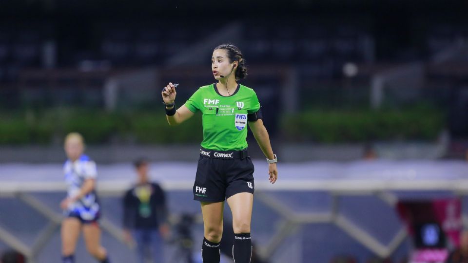 Katia Itzel García, arbitra mexicana.