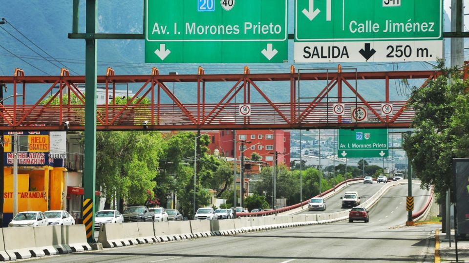 Desplazamientos en puente de Morones Prieto obligan su cierre