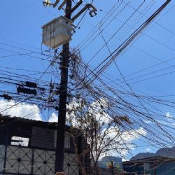 MC pide coordinación entre empresas y alcaldes para resolver exceso de cables