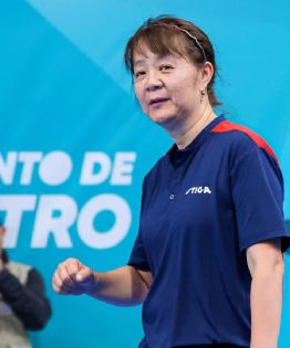 Tania Zeng: La tenista china-chilena que a los 58 años sueña con París 2024
