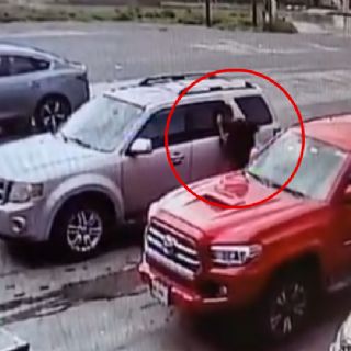 Video: Dan cristalazo a camioneta estacionada en tienda al sur de Monterrey