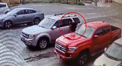 Video: Dan cristalazo a camioneta estacionada en tienda al sur de Monterrey