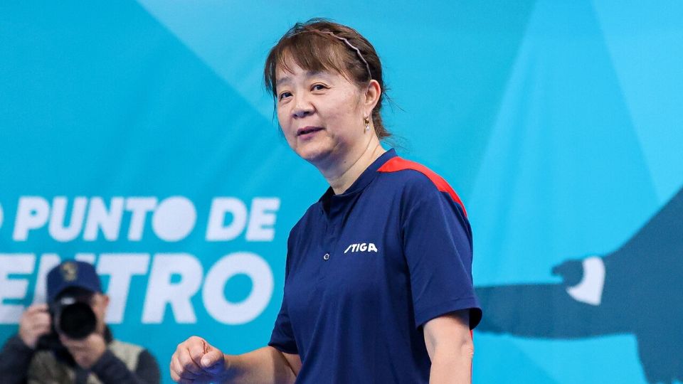 Tania Zeng, una tenista de mesa chilena de origen chino, se prepara para competir en los Juegos Olímpicos de París 2024 a los 58 años.