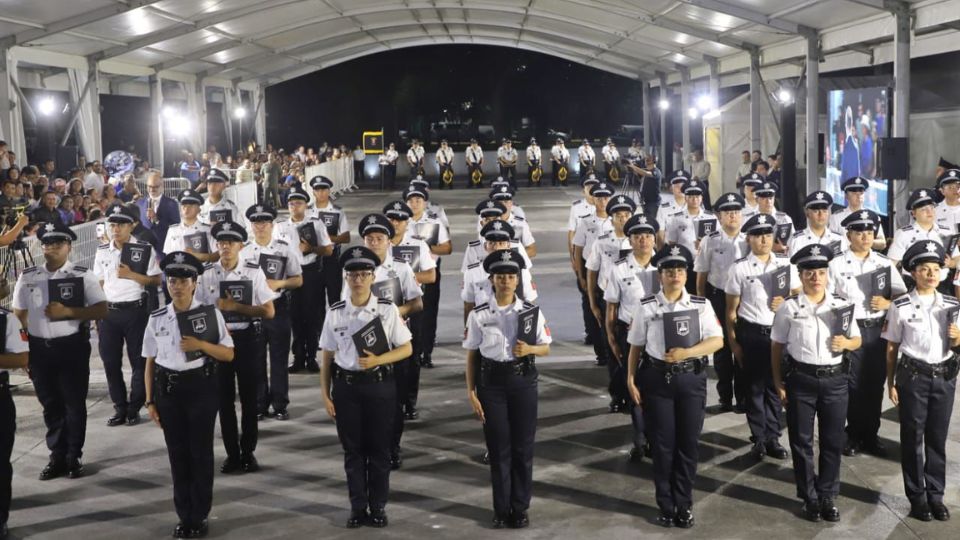 Nuevas y nuevos cadetes policiacos de San Pedro