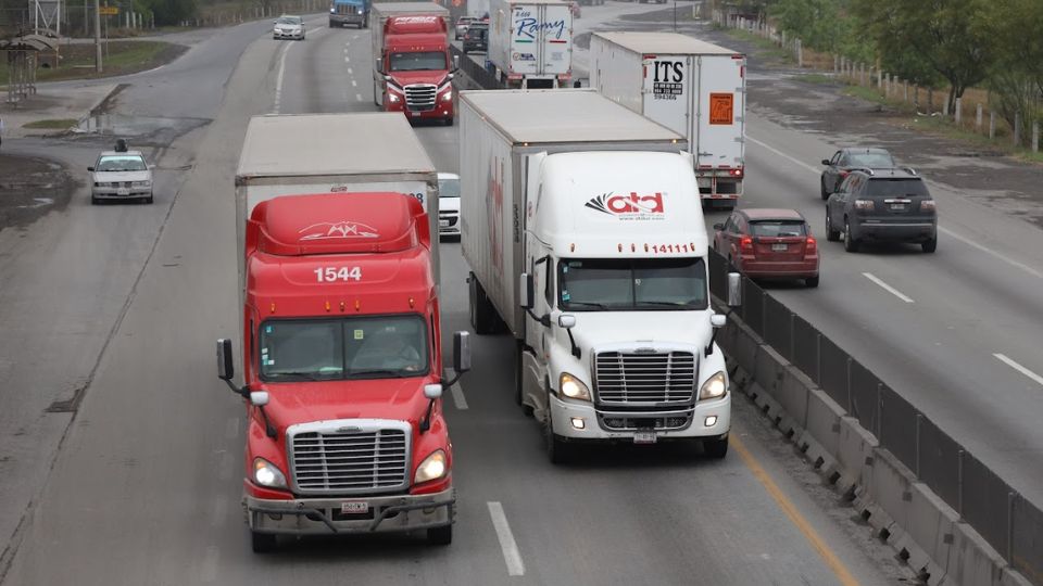 Transportes de carga en el libramiento noreste