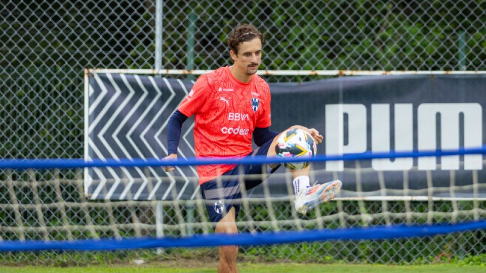 Jordi Cortizo durante un entrenameinto con Rayados.