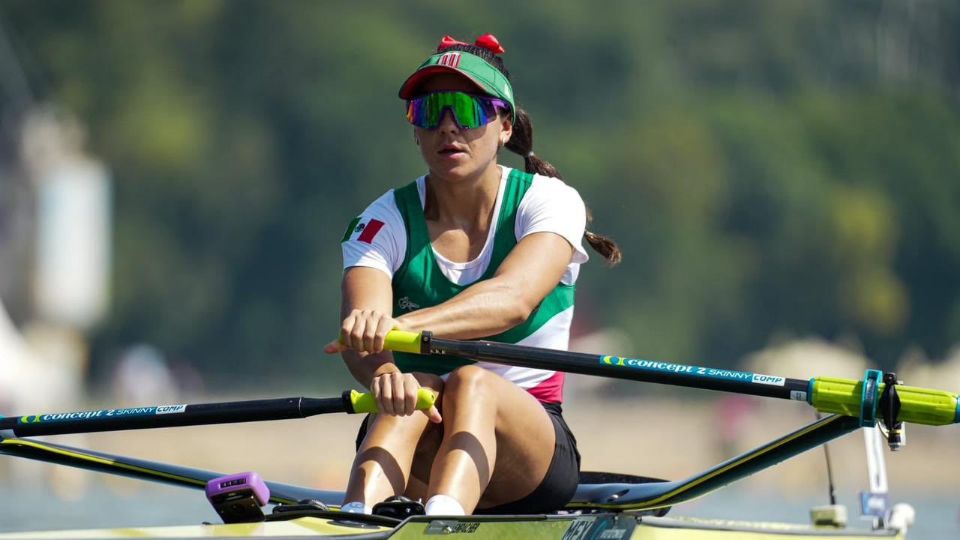 Kenia Lechuga clasificó a los cuartos de final de la prueba de Skiff Femenino.