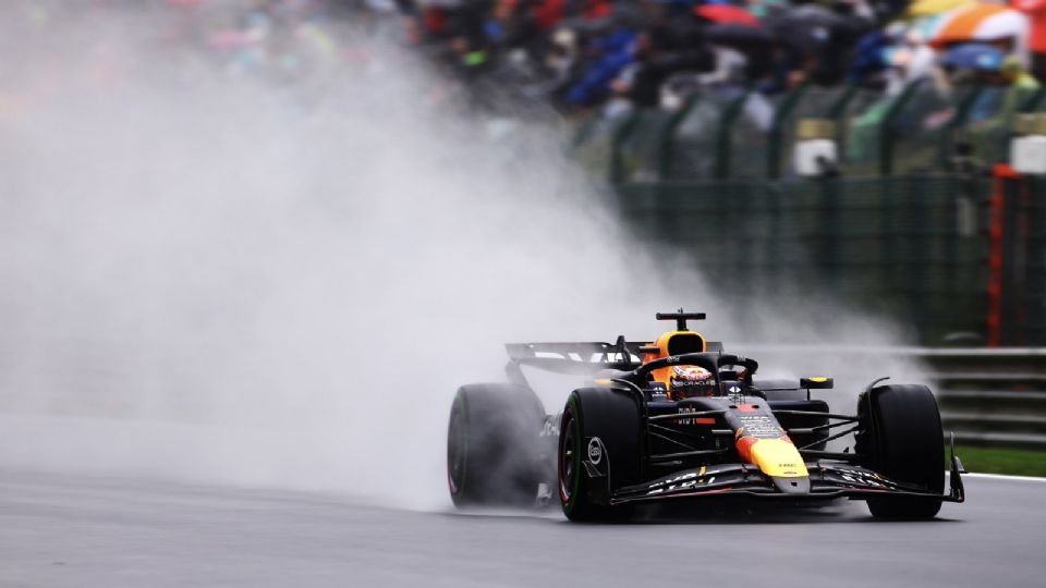 Max Verstappen marca el mejor tiempo en una sesión interrumpida