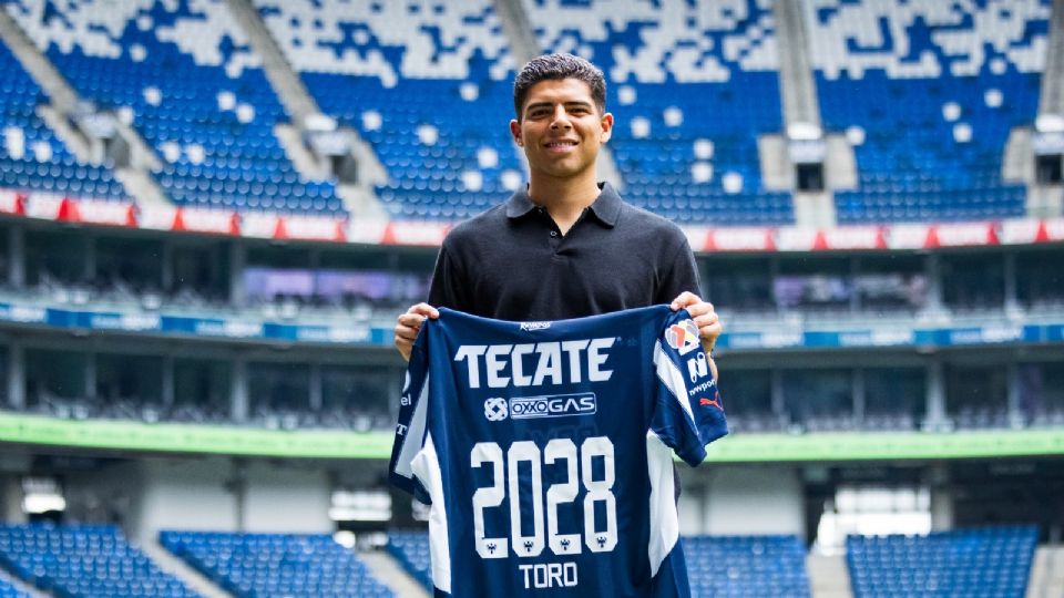 El 'Toro' amplió su vínculo con Rayados hasta 2028.