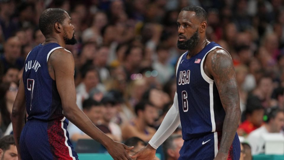 Kevin Durant y LeBron James fueron los jugadores que más puntos anotaron por Estados Unidos en la victoria ante Serbia